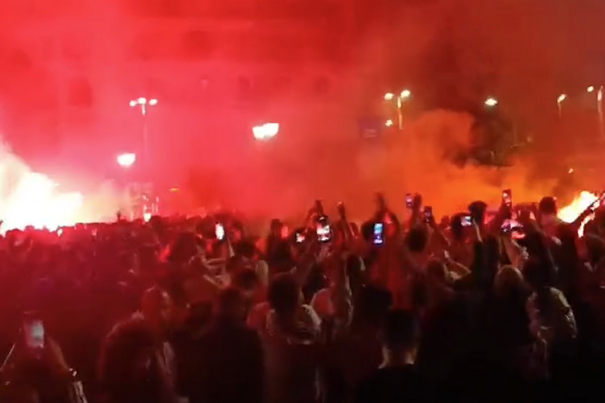 Ολυμπιακός: «Κάηκε» το Πασαλιμάνι από τους πανηγυρισμούς