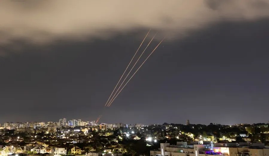 Το Ισραήλ έπληξε στρατιωτική βάση στο Ιράν – Εκρήξεις σε Συρία – Ιράκ