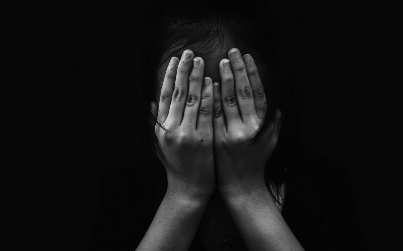 Νίσυρος: «Ήταν γυμνός, έδινε προφυλακτικά» – Νέες καταγγελίες για τον φύλακα