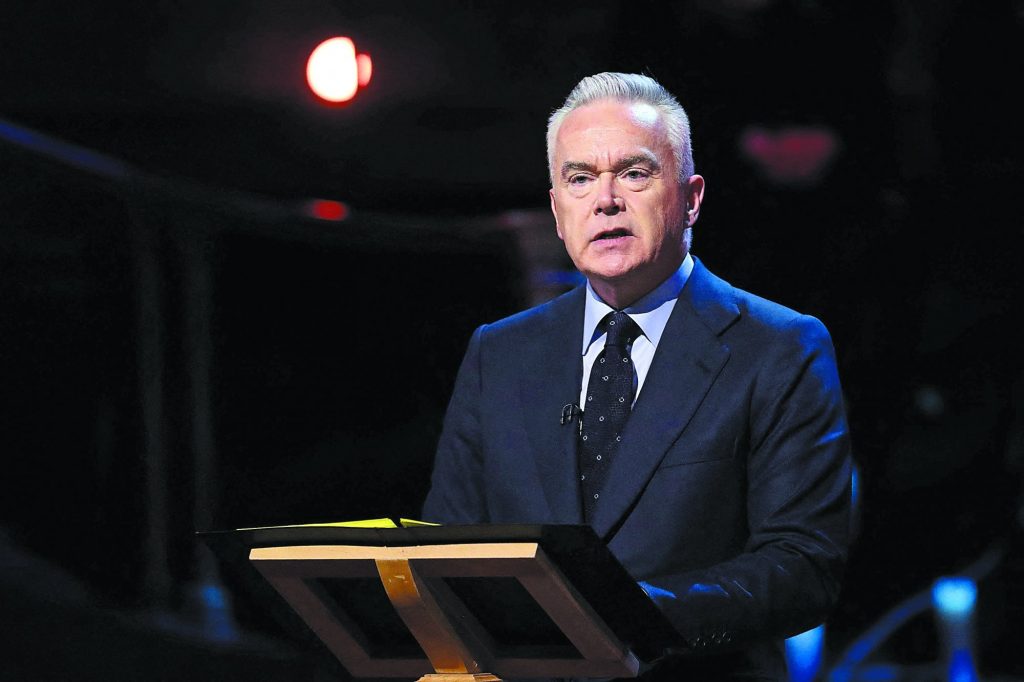 Παραιτήθηκε ο παρουσιαστής του BBC, Χιου Έντουαρντς – Είχε εμπλακεί σε σεξουαλικό σκάνδαλο