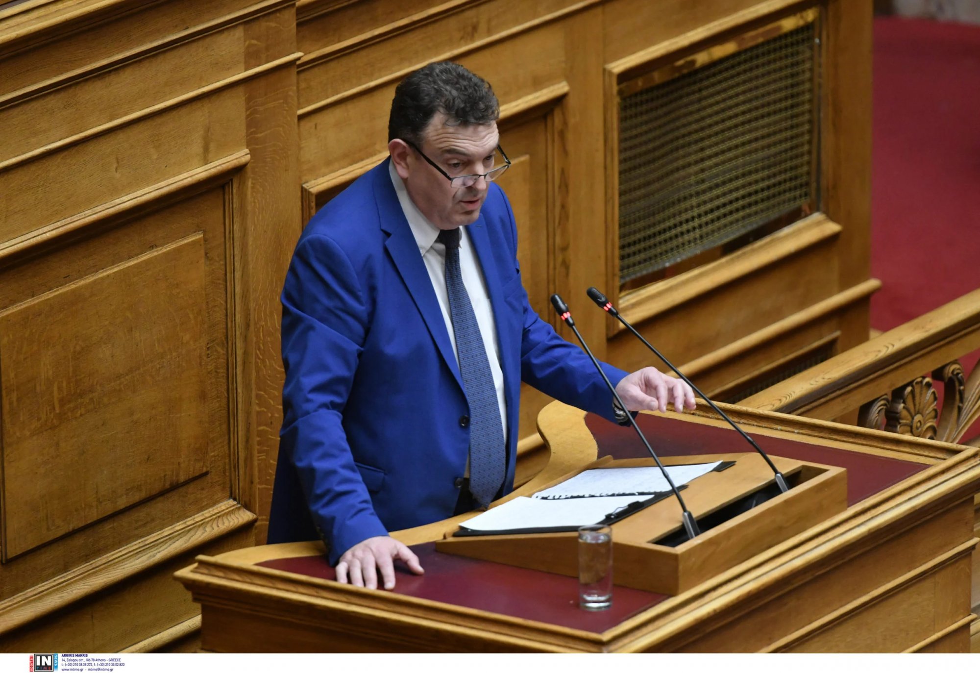 Βουλευτής «Νίκης»: Οι πιστοί μοιράζουν σφαλιάρες ακόμα και μέσα στην Εκκλησία Βουλευτής «Νίκης»: Οι πιστοί μοιράζουν σφαλιάρες ακόμα και μέσα στην Εκκλησία