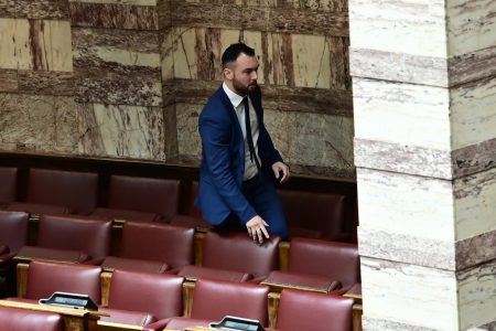 Κωνσταντίνος Φλώρος: Το παρασκήνιο της επίθεσης που «πάγωσε» τη Βουλή
