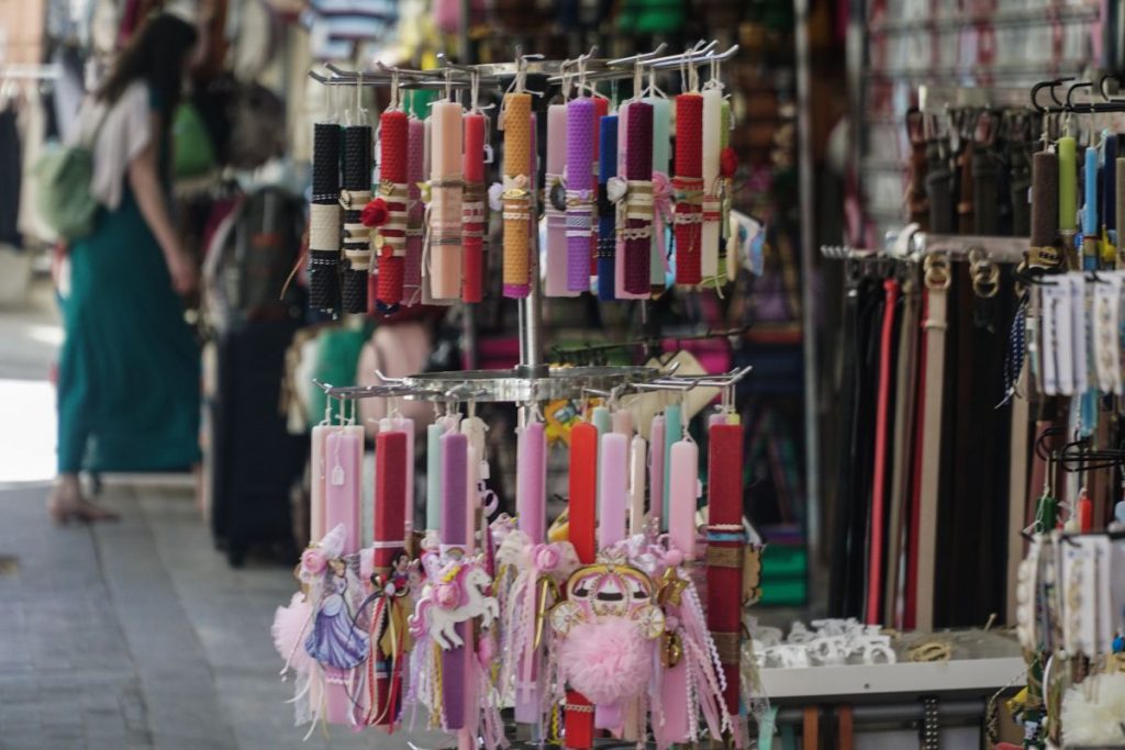 Εορταστικό ωράριο Πάσχα: Πρεμιέρα αύριο – Ανοιχτά την Κυριακή τα καταστήματα