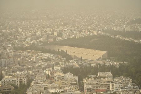 Καιρός: Εκρηκτικό κοκτέιλ ζέστης και αφρικανικής σκόνης