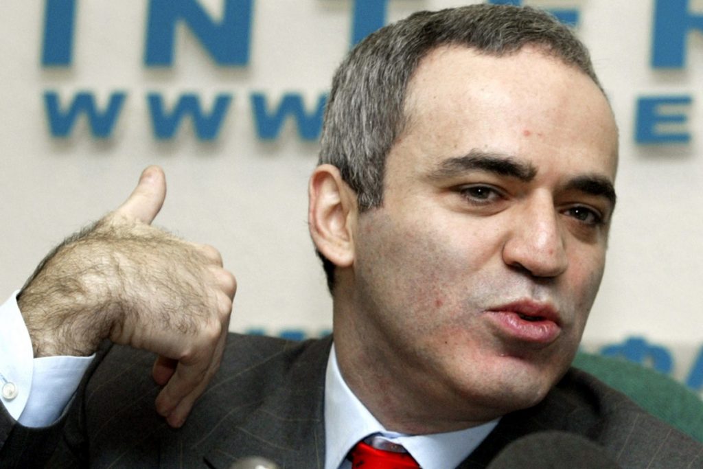 Ρωσία: Ο Κασπάροφ συνελήφθη ερήμην για τρομοκρατία – Η αιχμηρή ανάρτησή του