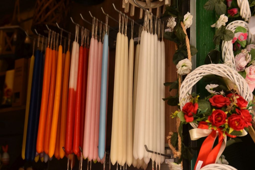 Εορταστικό ωράριο Πάσχα: Πότε θα είναι ανοιχτά τα καταστήματα