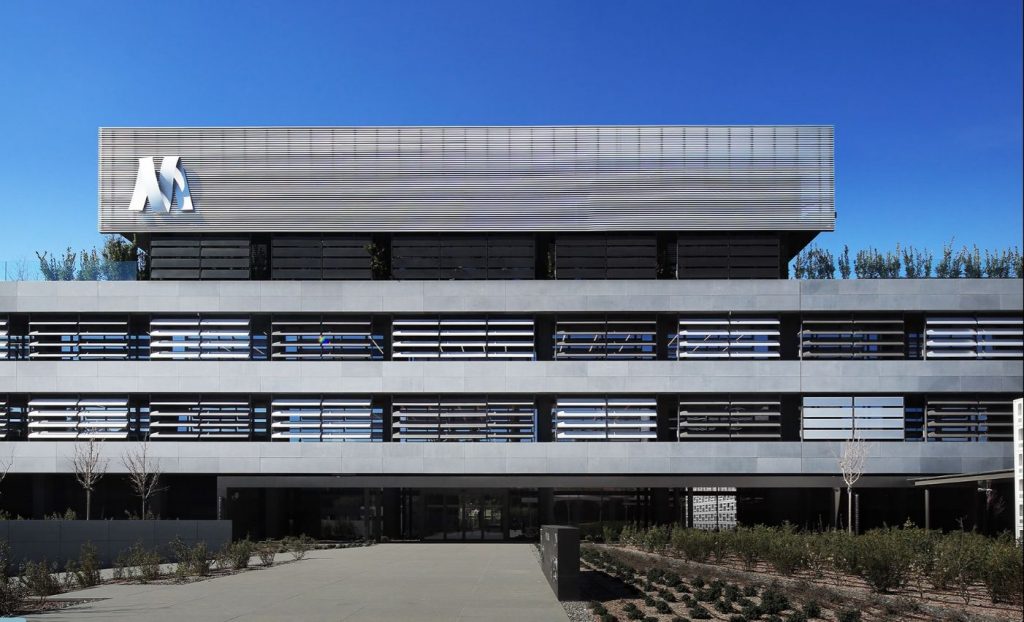 Mytilineos: Στη λίστα των «big five» επιχειρήσεων με dual listing