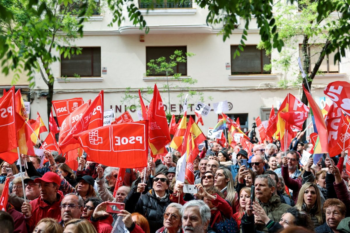 Ισπανία: Υποστηρικτές του Πέδρο Σάντσεθ ζητούν να παραμείνει στην πρωθυπουργία Ισπανία: Υποστηρικτές του Πέδρο Σάντσεθ ζητούν να παραμείνει στην πρωθυπουργία