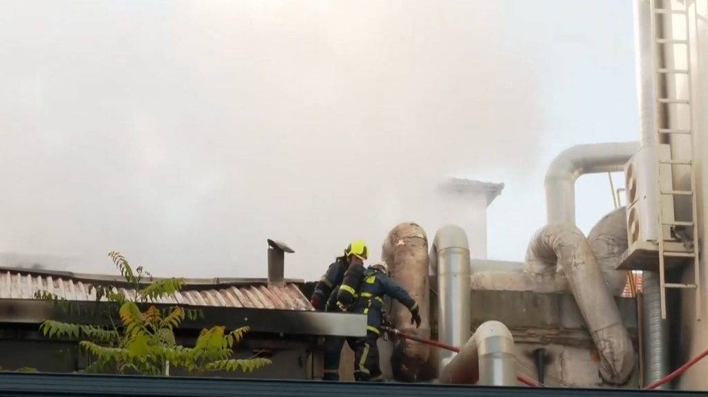 Θεσσαλονίκη: Μεγάλη φωτιά σε νυχτερινό κέντρο – Αποκλείστηκε η περιοχή