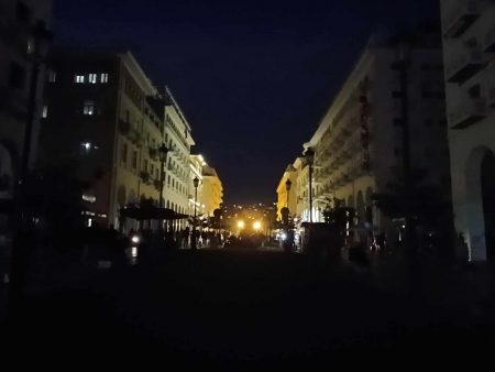 Θεσσαλονίκη: Πολύωρη διακοπή ρεύματος, «βυθισμένη» στο σκοτάδι η πόλη