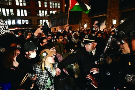 Η αλήθεια πίσω από τη μιντιακή πίεση