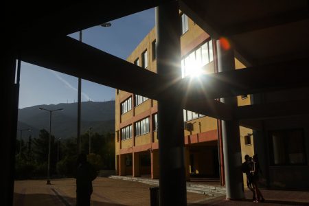 Πάτρα: Τρεις προσωρινά κρατούμενοι για τη διακίνηση ναρκωτικών σε σχολεία
