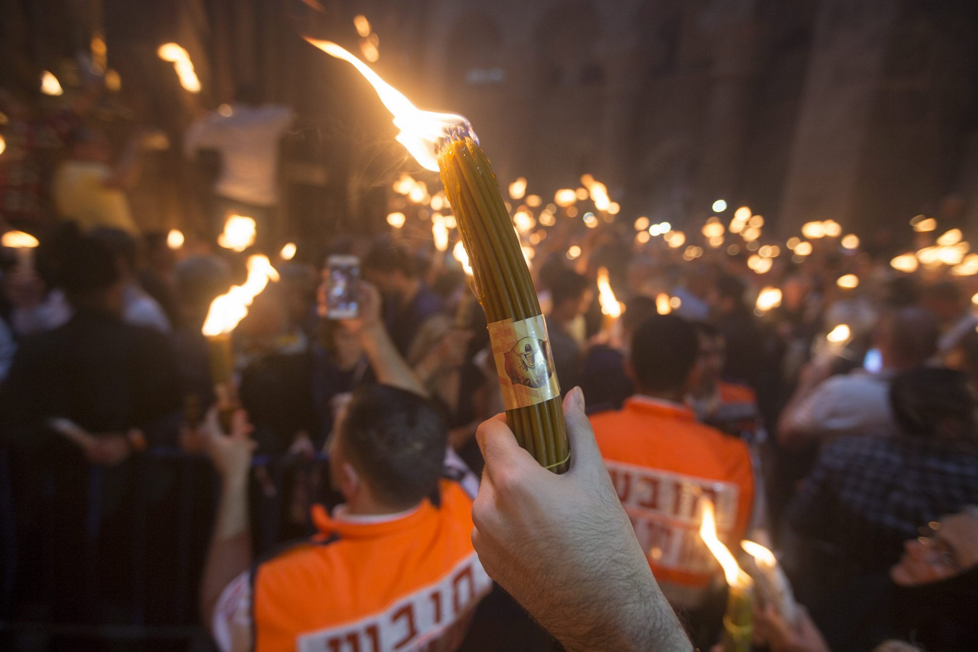 Άγιο Φως: Γιατί πάνε 22 άτομα για τη μεταφορά του;