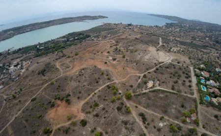 Πόρτο Χέλι: Ποιοι έχουν βάλει στο «μάτι» το «φιλέτο» – Ο ρόλος του Ιρλανδού μεγιστάνα