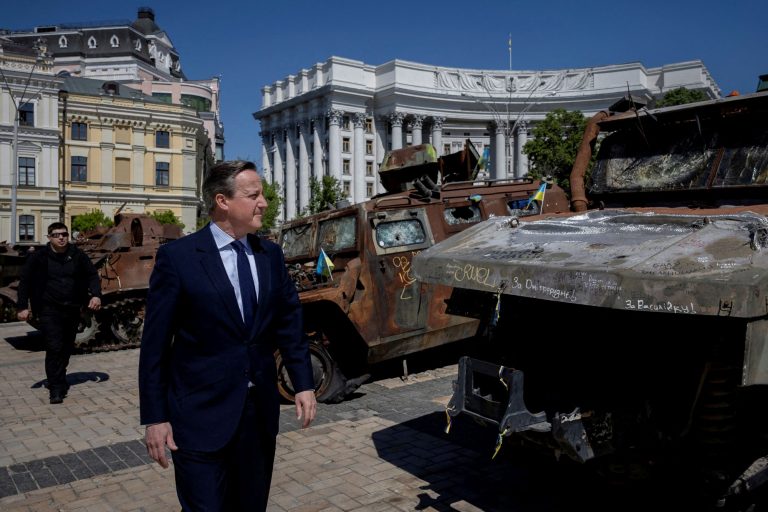 Η Μόσχα απειλεί την ευρωπαϊκή ασφάλεια εάν το Κίεβο χτυπήσει με βρετανικά όπλα