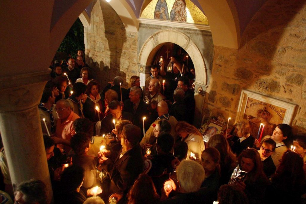 Ανάσταση: Το απόγευμα η άφιξη του Αγίου Φωτός – Σε 16 περιοχές η διανομή