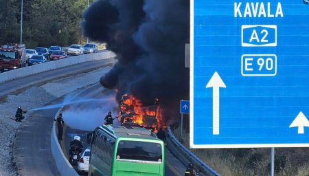 Θεσσαλονίκη: Φωτιά σε λεωφορείο του ΟΑΣΘ – Δείτε βίντεο
