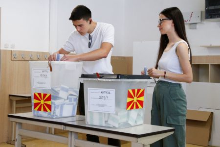 Βόρεια Μακεδονία: Έκλεισαν οι κάλπες για τις «διπλές» εκλογές
