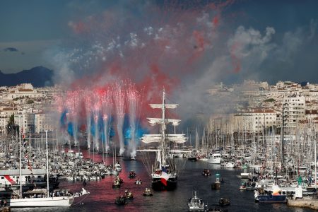 Ολυμπιακή φλόγα: Χιλιάδες κόσμου την υποδέχθηκε στη Μασσαλία