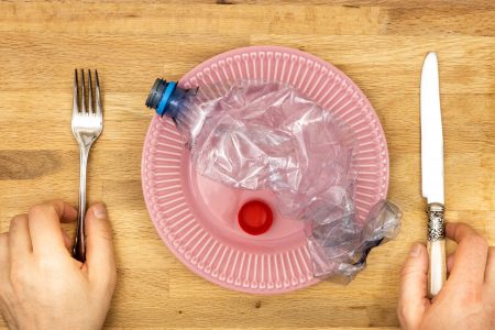 Μικροπλαστικά: Μικρά πλαστικά, μεγάλα προβλήματα για το… συκώτι μας
