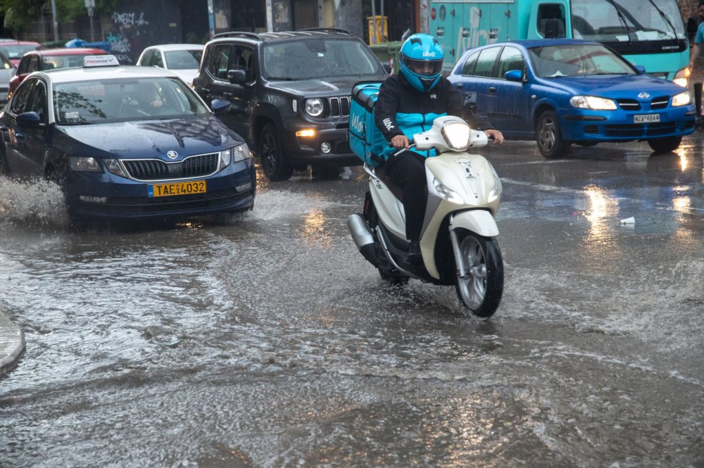 Καιρός: Ραγδαία επιδείνωση, ισχυρές βροχές και καταιγίδες, θυελλώδεις άνεμοι