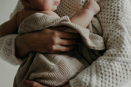 Βρετανία: Γονιδιακή θεραπεία επέτρεψε σε εκ γενετής κωφό μωρό να ακούσει