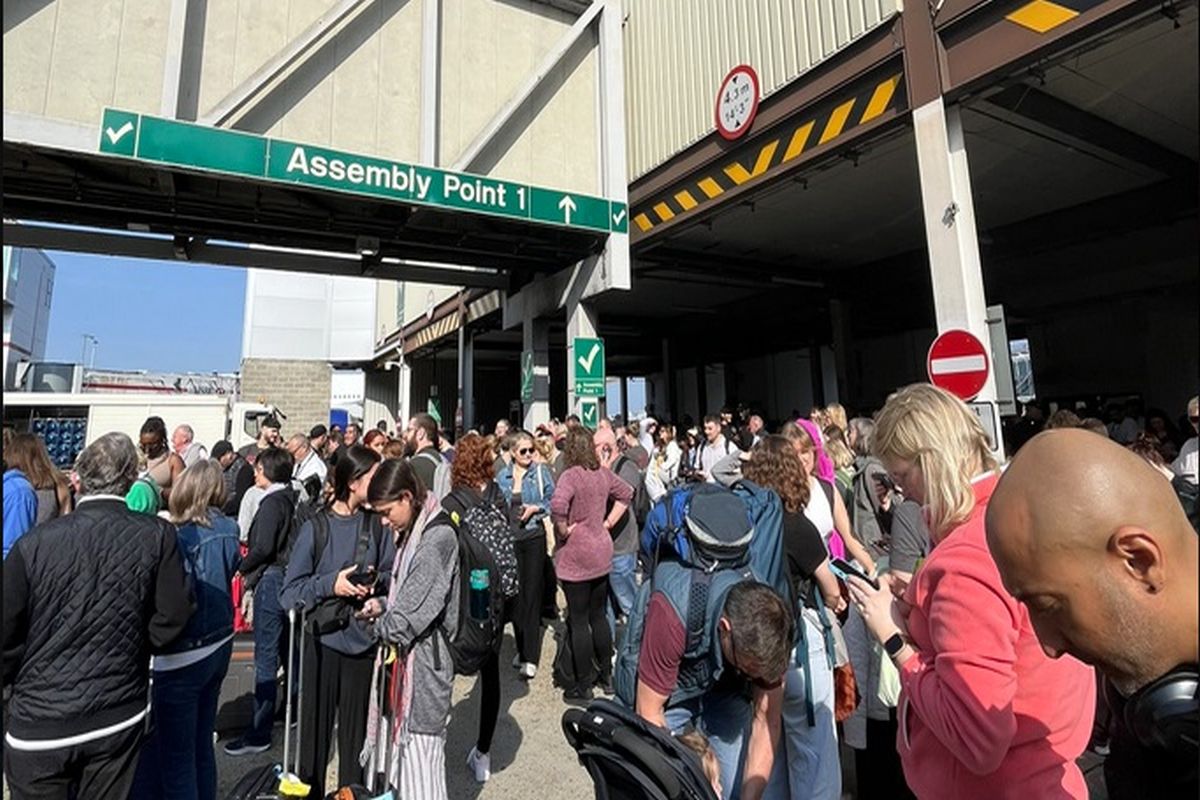 Βρετανία: Συναγερμός στο αεροδρόμιο Gatwick – Εκκενώνεται τμήμα του