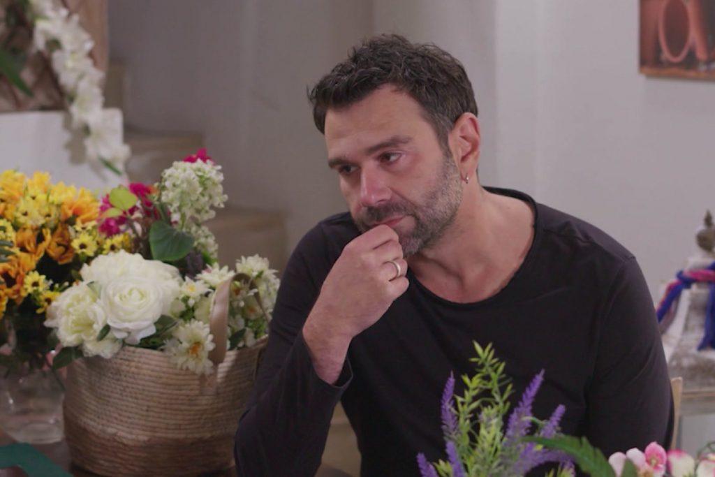 Η Γη της Ελιάς: Το μυστικό του Μάνου κινδυνεύει να αποκαλυφθεί