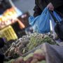 Ακρίβεια: Με «λίστα και μέτρο» οι αγορές των νοικοκυριών