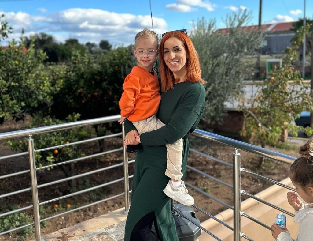 Γιορτή της μητέρας: Η Α.Καμαράδου μάς ανοίγει το σπίτι της για έναν λόγο σπουδαίο