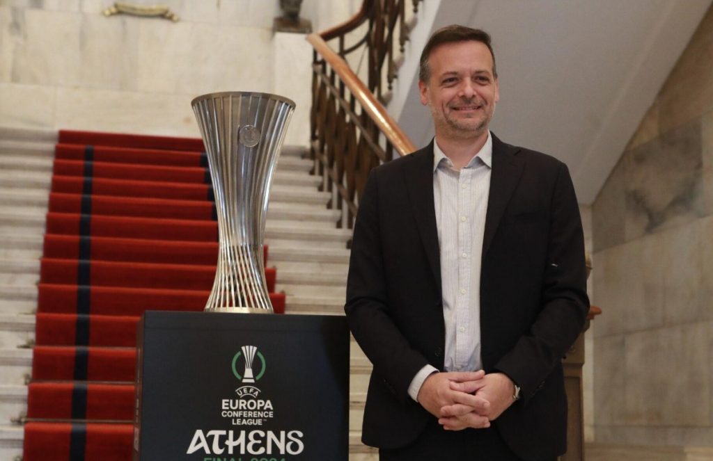 Στην Αθήνα το τρόπαιο του Conference League – Στη διάθεση του κοινού για φωτογραφίες
