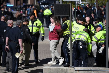 ΗΠΑ: Η αστυνομία διέλυσε καταυλισμούς φιλοπαλαιστίνιων σε πανεπιστήμια