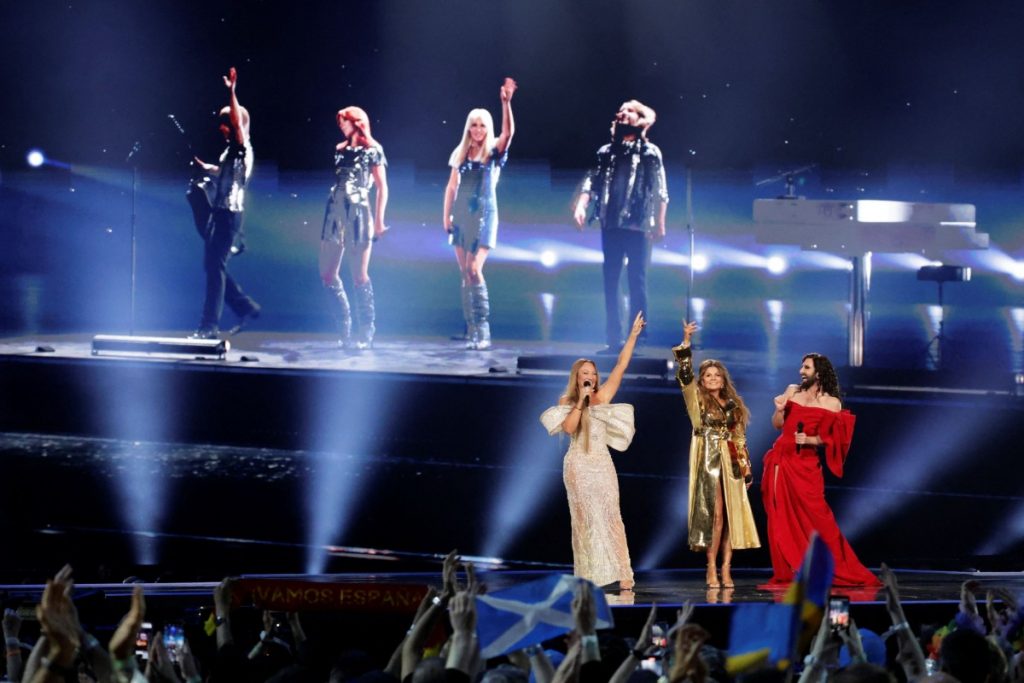 Eurovision 2024: Στην σκηνή η ABBA ως ολογράμματα