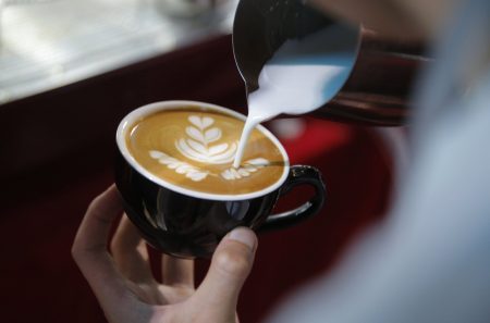 Γιατί έρχεται νέα αύξηση στην τιμή του καφέ – Η εναλλακτική πρόταση