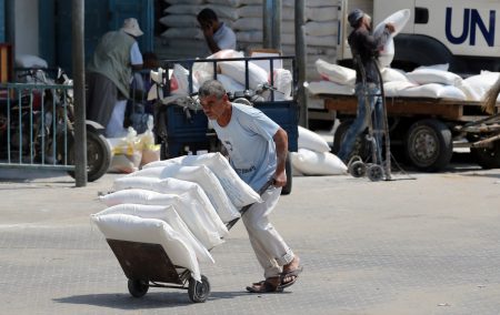 Γάζα: Ισραηλινοί σταμάτησαν φορτηγά που μετέφεραν τρόφιμα στη Γάζα