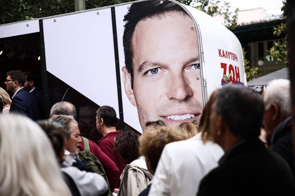 Κασσελάκης: Το τροχόσπιτο, η ομοφοβική επίθεση και η ευχή στη μητέρα του