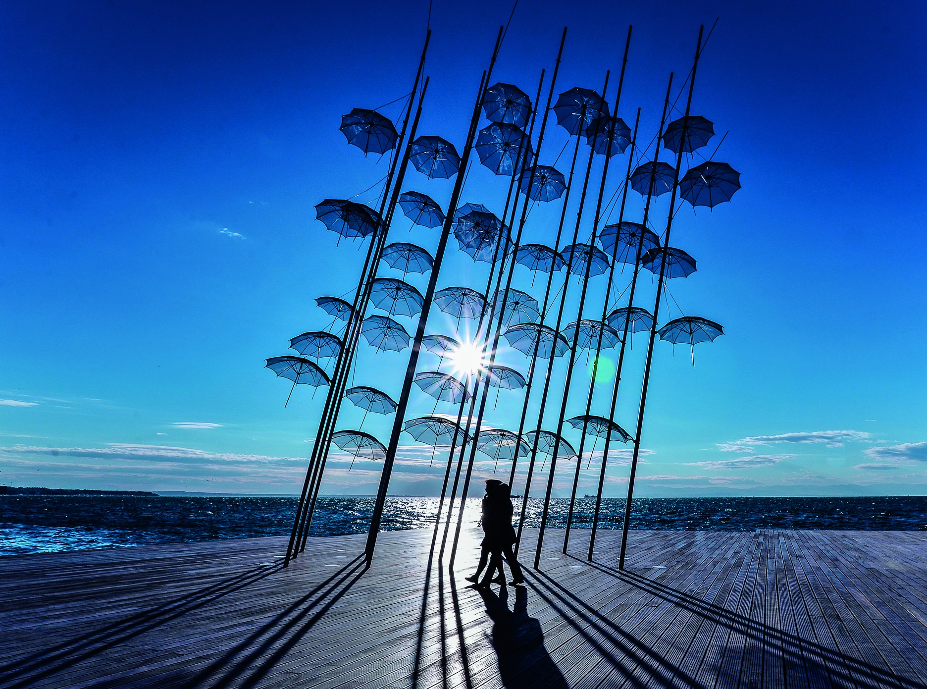 Ο «αιώνιος έφηβος» Γιώργος Ζογγολόπουλος, οι «Ομπρέλες» του και η έννοια του τοπόσημου