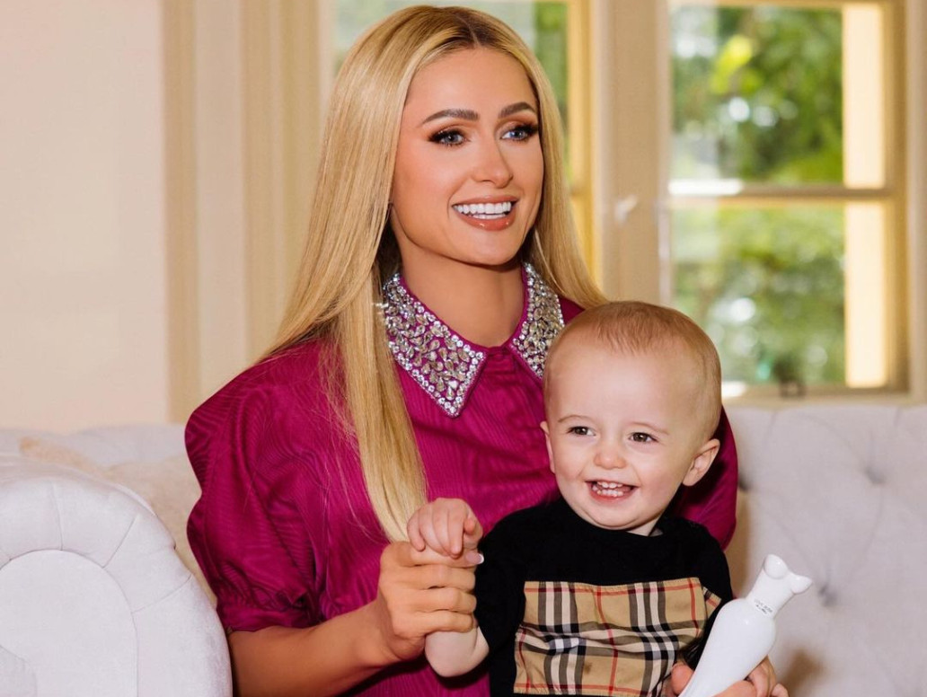 H Paris Hilton κυκλοφορούσε με ψεύτικη κοιλιά, όσο περίμενε τη γέννηση των παιδιών της