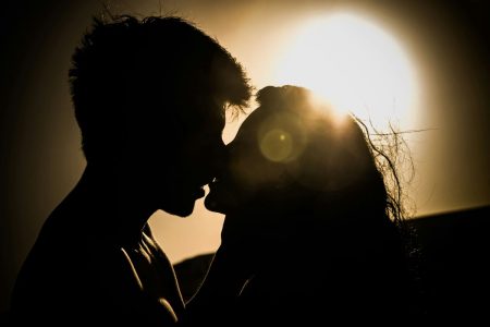 Τι συμβαίνει όταν φιλιόμαστε – Φιληθείτε και ζήστε περισσότερο