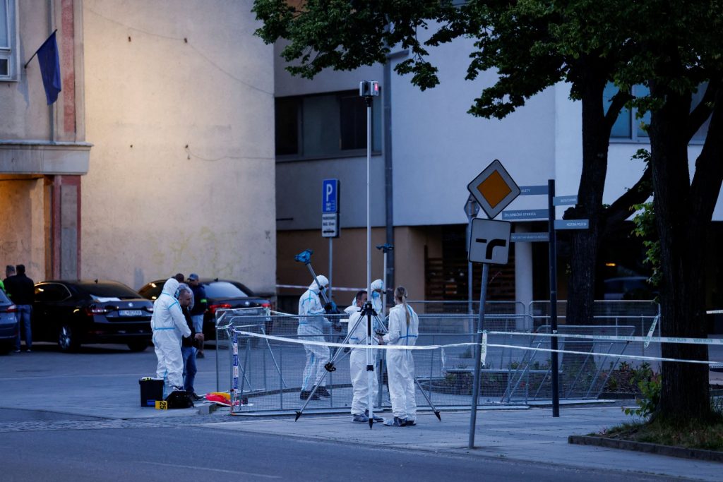 Σλοβακία: Ανέκτησε τις αισθήσεις ο Ρόμπερτ Φίτσο – Πολιτικά τα κίνητρα