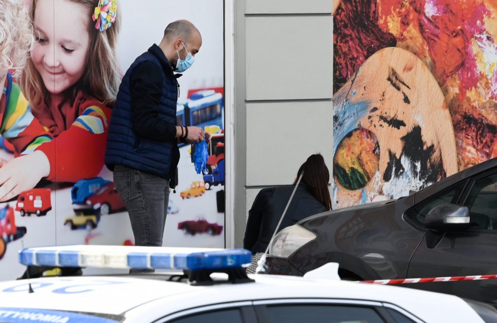 Μενίδι: «Ο μπαμπάς σκότωσε τη μαμά» φώναζε η κόρη της 40χρονης