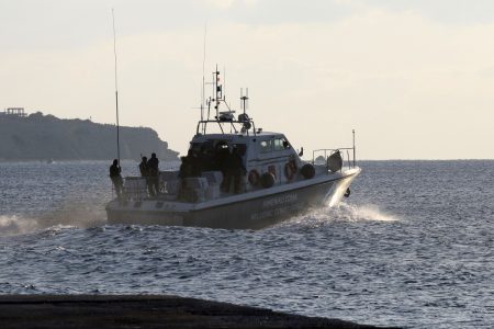 Κρήτη: Ολονύχτια επιχείρηση διάσωσης μεταναστών – Τρεις αγνοούμενοι