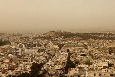 Καιρός: Eξακολουθεί η αφρικανική σκόνη – Ανεβαίνει η θερμοκρασία