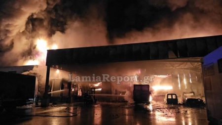 Φωτιά στο εργοστάσιο που εμπλέκεται με τα σχολικά γεύματα που δηλητηρίασαν μαθητές