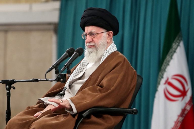 Αλί Χαμενεΐ: «Ο Μοχμπέρ αναλαμβάνει να ηγηθεί της εκτελεστικής εξουσίας»