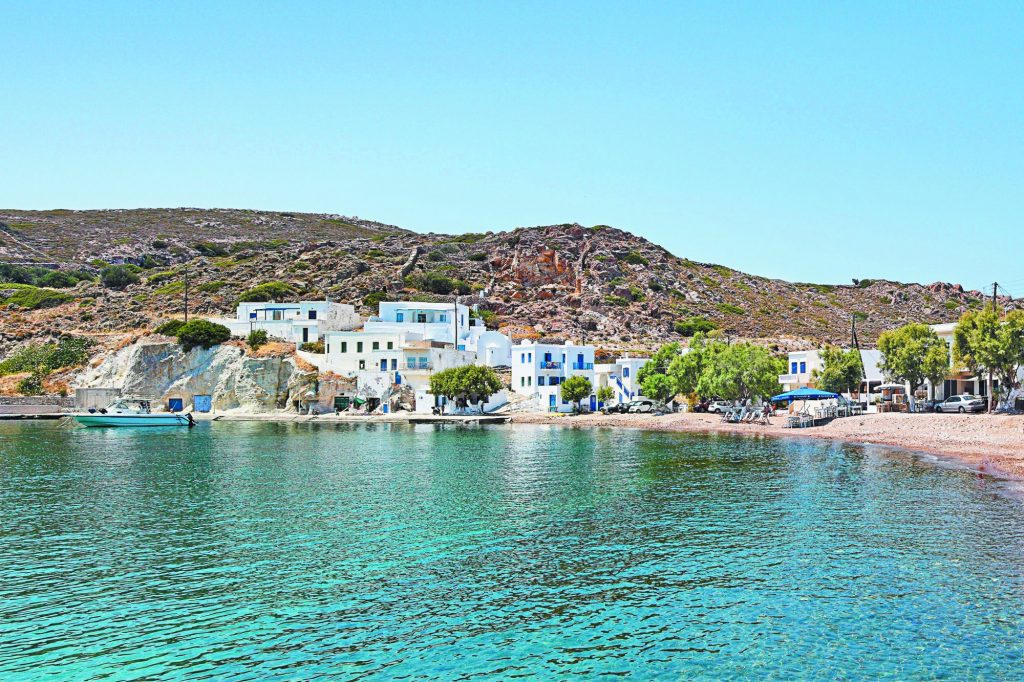 Ο γάμος του Greek Freak, τα κιάλια του Μποντ και οι εξαφανισμένοι VIPs της Μυκόνου