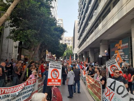 24ωρη πανελλαδική απεργία ΑΔΕΔΥ: Σε εξέλιξη το απεργιακό συλλαλητήριο