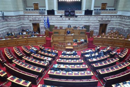 Βουλή: Εγκρίθηκε κατά πλειοψηφία το νομοσχέδιο κατά της ακρίβειας