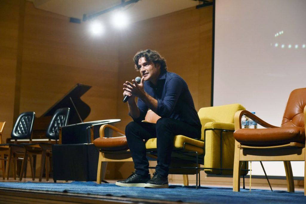 Maestro: Τι ετοιμάζει μετά ο Παπακαλιάτης – Η σκηνή που τον δυσκόλεψε