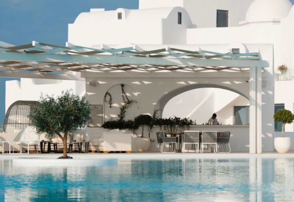 Σαντορίνη: Μετά την Κίνα, «ξεφύτρωσε» και στο Άμπου Ντάμπι